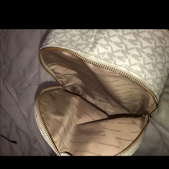 Michael Kors backpack / purse - Picture 5 of 8